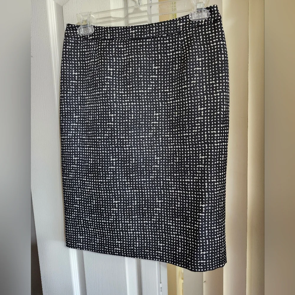 Tory Burch Black And White Lined pencil skirt Size 4